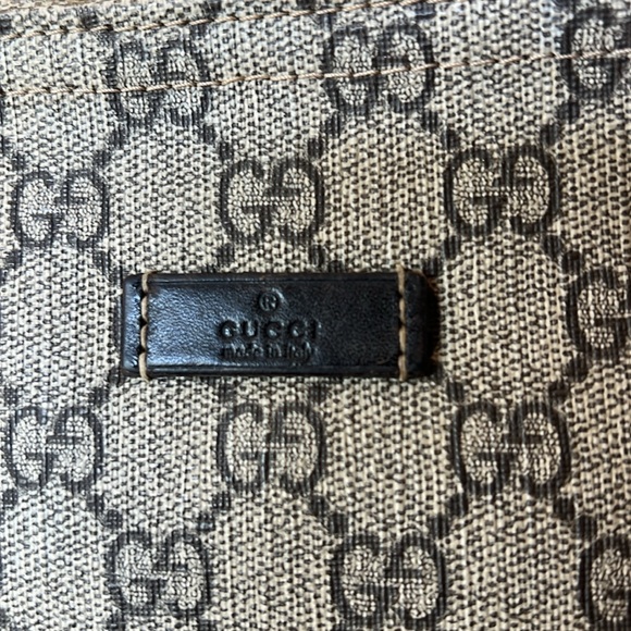 Gucci GG Messenger Crossbody Bag - Picture 6 of 16